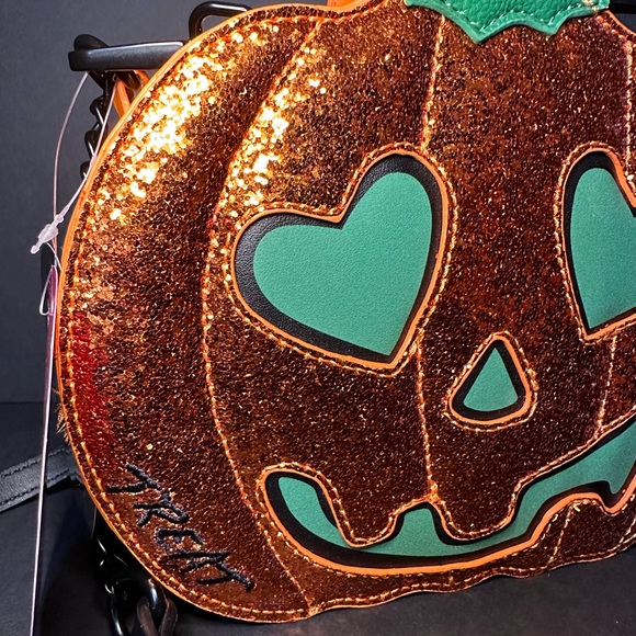 Betsey Johnson glow in the dark XOPump bag 🎃 - Picture 3 of 10